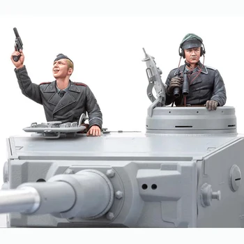 Войник от смола 1/16 Командир на танк и артилерист (2 фигурки), Комплект за монтаж на небоядисани фигури в разглобено формата на