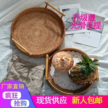Изсъхнали северните виетнамски есента ратан тъкане и съхранение на обновяване на Iva снек плодови печене на американската мебелен обков